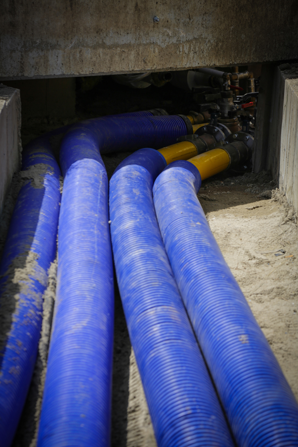 4 tubes Microflex UNO dans la tranchée d'approvisionnement.