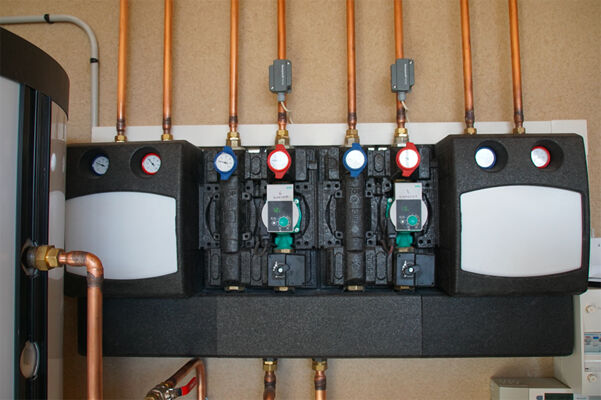 moduli idraulici HK 8180 + 2 moduli idraulici HKM 8180 + 1 collettore con 4 uscite