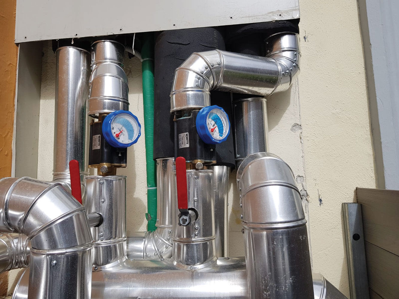2 balancing valves series iDROSET installed in the heating system of a hotel in the downtown of Rome
