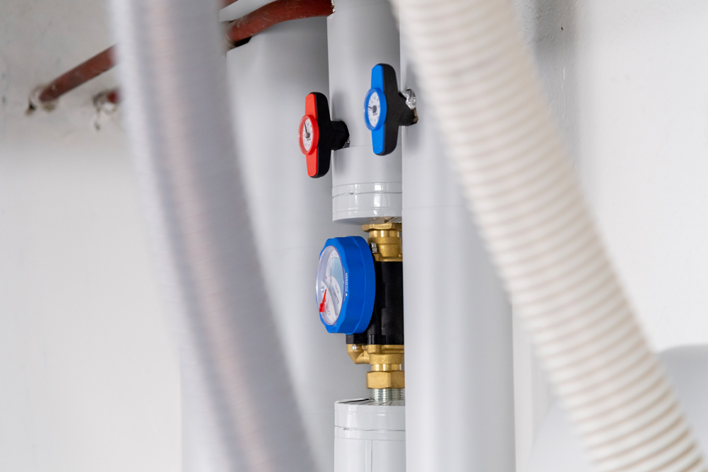 The iDROSET balancing valve is installed in the supply of the pellet heating system.