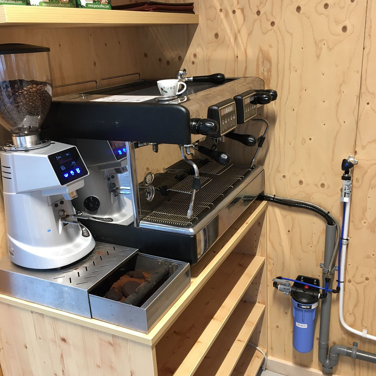 Koffiemachine met Oneflow geïnstalleerd