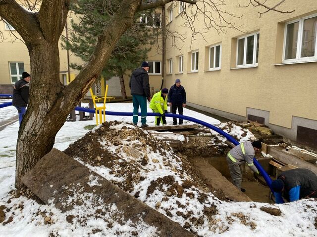 Microflex pipe laying in the Slovak school