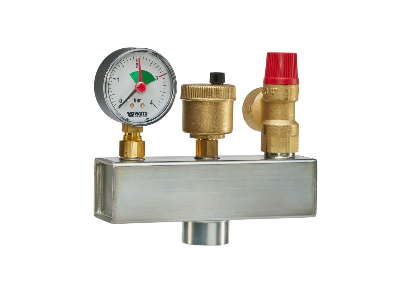 Bezpečnostní skupina kotle Watts KSG 30 s držákem z pozinkované oceli, pro topné systémy do 50 kW, vybavená manometrem, automatickým odvzdušněním a červeným bezpečnostním ventilem 3 bar, úhlový pohled.