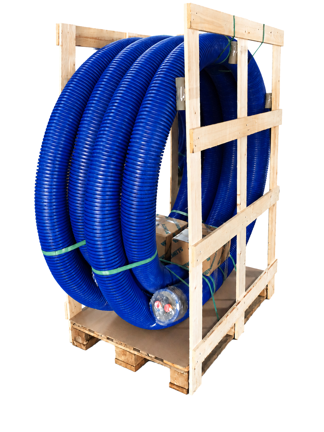 Microflex Fixlängenset auf Transportpalette mit vormontiertem, blauem vorisoliertem Rohr und Holztransportgestell, schräge Frontansicht